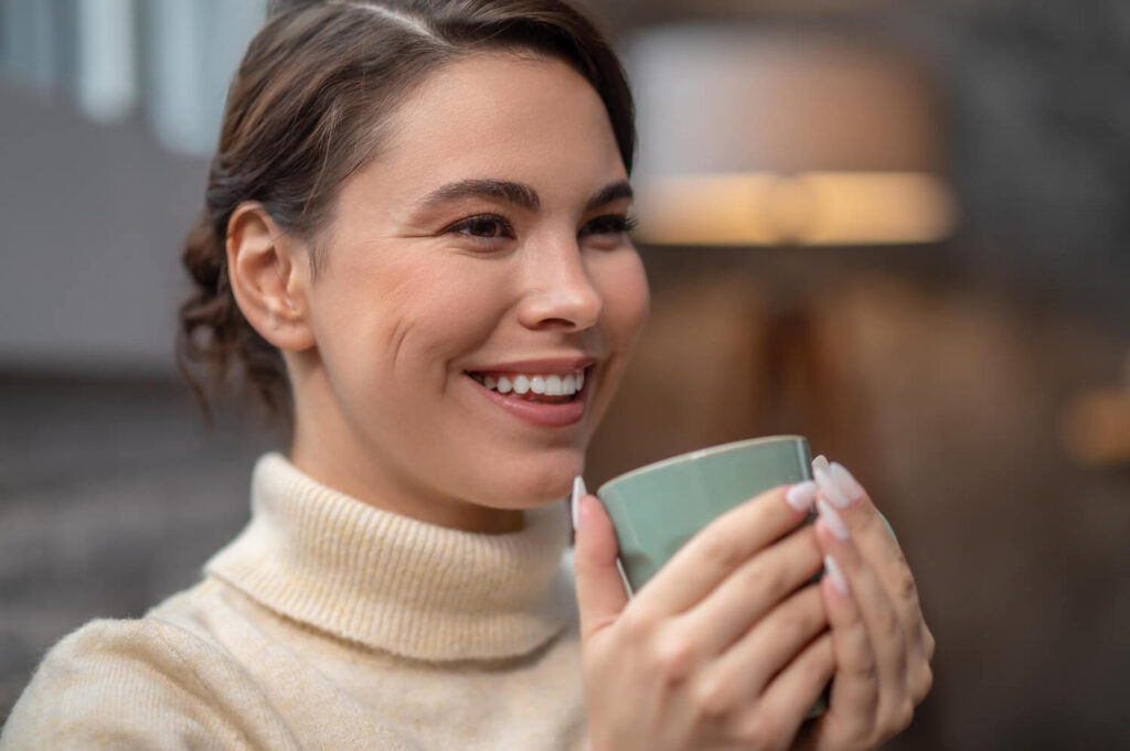 Lentes de Porcelana Mancham com Café ou Vinho