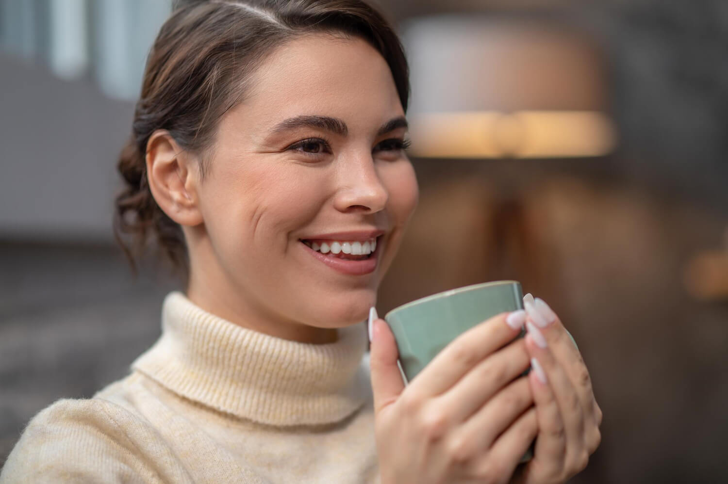 Lentes de Porcelana Mancham com Café ou Vinho